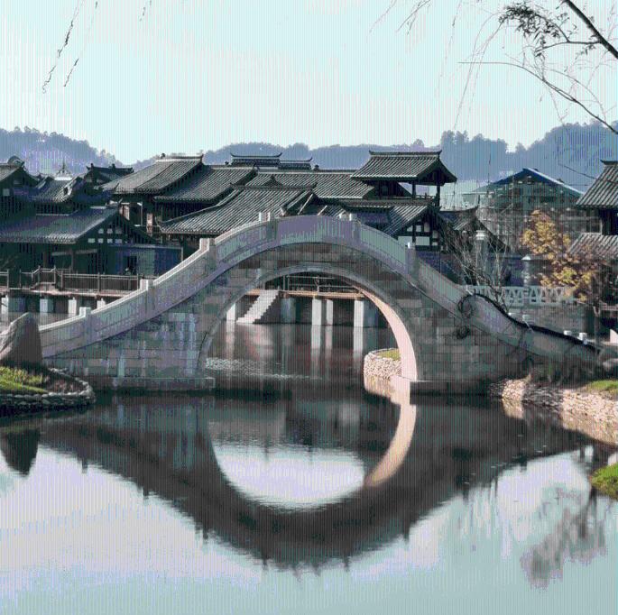 柴柴看到饼干兴奋张口半路杀出程咬金,碰一声空中对咬:夭寿喔!